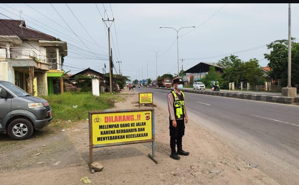Personel Polsek Pusakanagara Gencarkan Patroli dan Pengaturan Lalu Lintas Demi Keamanan Wilayah